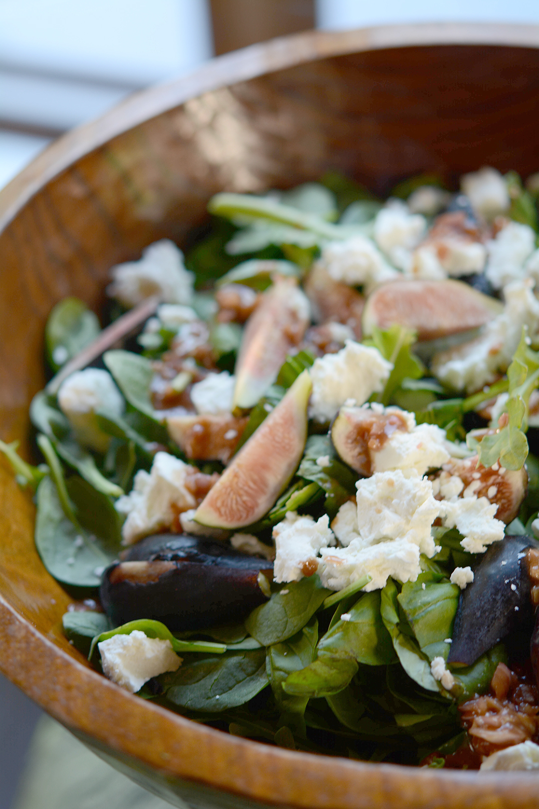 Salad with Fig, Goat Cheese, Basil and Pomegranate Vinaigrette