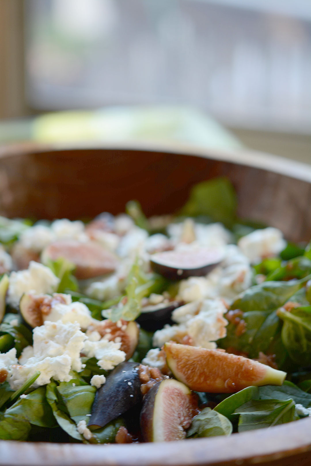 Salad with Fig, Goat Cheese, Basil and Pomegranate Vinaigrette