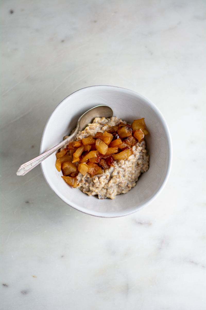 Toasted Oatmeal with Vanilla Applesauce - SheCooks.Design